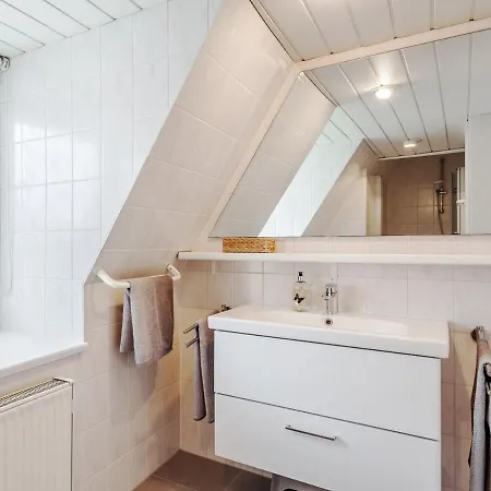 Apartment Im Kapitaenshaus Ostseerose Lubeck